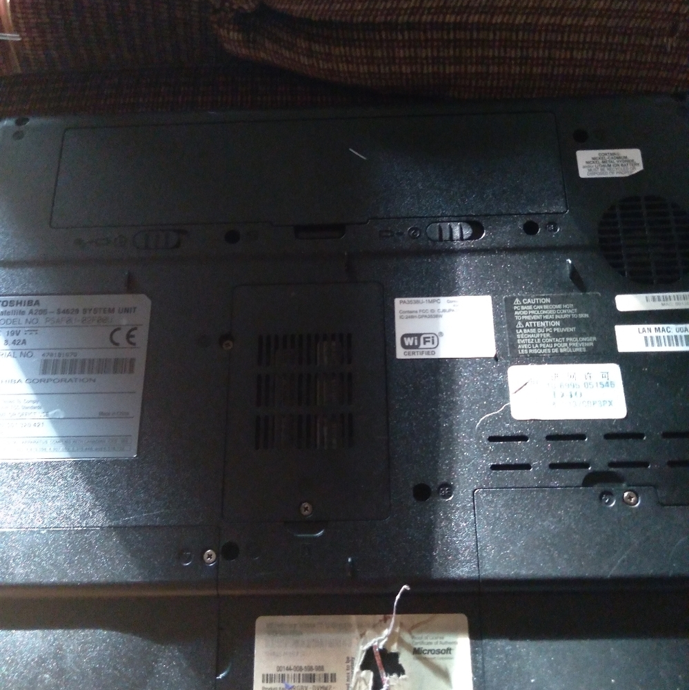 Toshiba Laptop, 2 × C Charger cords